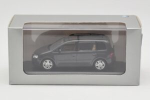 Volkswagen Touran 1T Dark Green Minichamps 1:43 400052101 Diecast - image 4 of 4