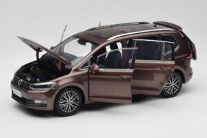 Volkswagen Touran 5T Brown Paudi Model 1:18 ZVE000003BRA Diecast - image 2 of 8