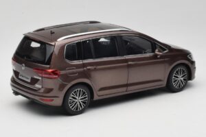 Volkswagen Touran 5T Brown Paudi Model 1:18 ZVE000003BRA Diecast - image 3 of 8