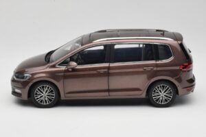 Volkswagen Touran 5T Brown Paudi Model 1:18 ZVE000003BRA Diecast - image 4 of 8