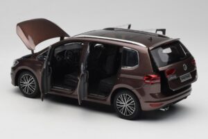 Volkswagen Touran 5T Brown Paudi Model 1:18 ZVE000003BRA Diecast - image 5 of 8