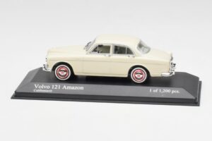 Volvo 121 Amazon White Minichamps 1:43 430171040 Diecast