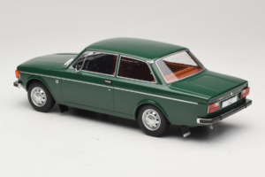 Volvo 142 Green MCG 1:18 MCG18005 Diecast - image 5 of 6