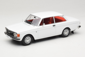 Volvo 142 White MCG 1:18 MCG18445 Diecast