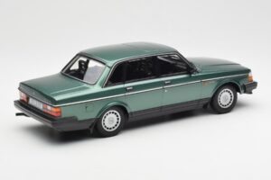 Volvo 240 GL Green Metallic Minichamps 1:18 155171400 Diecast - image 2 of 6