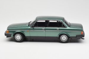 Volvo 240 GL Green Metallic Minichamps 1:18 155171400 Diecast - image 3 of 6