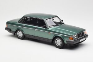 Volvo 240 GL Green Metallic Minichamps 1:18 155171400 Diecast - image 4 of 6