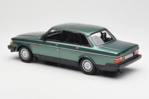 Volvo 240 GL Green Metallic Minichamps 1:18 155171400 Diecast - image 5 of 6