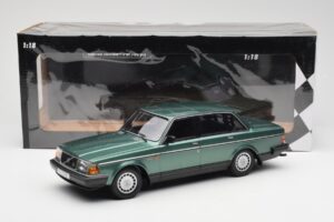 Volvo 240 GL Green Metallic Minichamps 1:18 155171400 Diecast - image 6 of 6