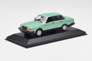 Volvo 240 GL Green Metallic Minichamps 1:43 400171402 Diecast - image 2 of 4