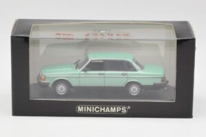 Volvo 240 GL Green Metallic Minichamps 1:43 400171402 Diecast - image 4 of 4