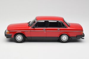 Volvo 240 GL Red Minichamps 1:18 155171401 Diecast - image 3 of 6