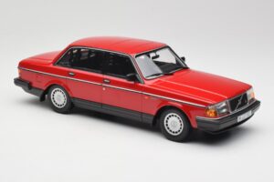 Volvo 240 GL Red Minichamps 1:18 155171401 Diecast - image 4 of 6