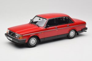 Volvo 240 GL Red Minichamps 1:18 155171401 Diecast