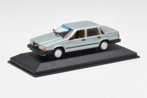 Volvo 240 GL Silver Metallic Minichamps 1:43 940171402 Diecast - image 2 of 4