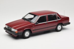 Volvo 740 GL Red Minichamps 1:18 155171704 Diecast