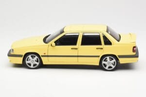 Volvo 850 T-5R Yellow AUTOart 1:18 79501 Diecast - image 4 of 8