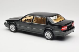 Volvo S90 Royal Green DNA 1:18 DNA000090 Diecast - image 5 of 6