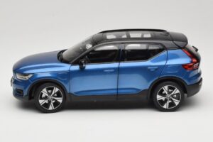 Volvo XC40 Recharge Blue Metallic Paudi Model 1:18 2562373 Diecast - image 4 of 8