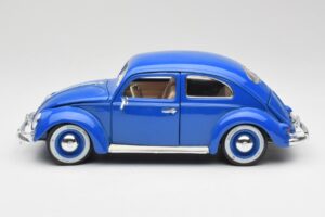 Volkswagen Beetle Blue Bburago 1:18 23124646 Diecast - image 4 of 8