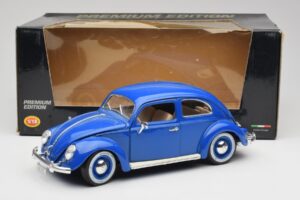 Volkswagen Beetle Blue Bburago 1:18 23124646 Diecast - image 8 of 8