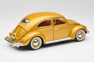 Volkswagen Beetle Gold Bburago 1:18 3361 Diecast - image 3 of 8