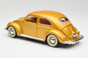 Volkswagen Beetle Gold Bburago 1:18 3361 Diecast - image 7 of 8