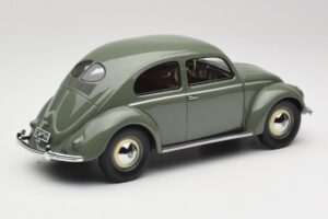 Volkswagen Beetle Beryl Green Minichamps 1:18 107054000 Resin - image 2 of 6