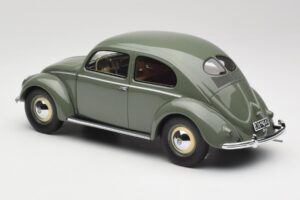 Volkswagen Beetle Beryl Green Minichamps 1:18 107054000 Resin - image 5 of 6