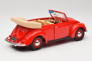 Volkswagen Cabriolet Ruby Red Maisto 1:18 32826 Diecast - image 3 of 8