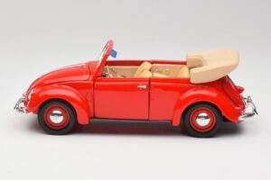Volkswagen Cabriolet Ruby Red Maisto 1:18 32826 Diecast - image 4 of 8