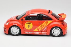Volkswagen New Beetle Cup Bburago 1:18 3329 Diecast - image 4 of 8