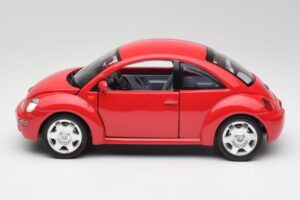 Volkswagen New Beetle Red Bburago 1:18 3342 Diecast - image 4 of 8