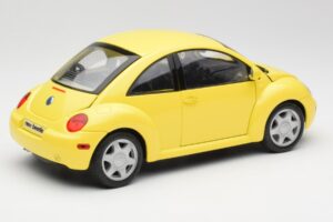 Volkswagen New Beetle Yellow Maisto 1:18 37800-M4 Diecast - image 3 of 8