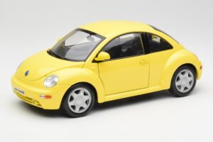 Volkswagen New Beetle Yellow Maisto 1:18 37800-M4 Diecast