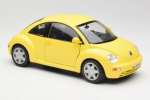 Volkswagen New Beetle Yellow Maisto 1:18 37800-M4 Diecast - image 6 of 8