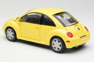 Volkswagen New Beetle Yellow Maisto 1:18 37800-M4 Diecast - image 7 of 8