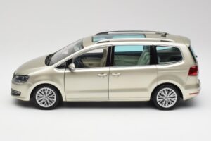 Volkswagen Sharan 7N Reflex Silver Metallic Minichamps 1:18 110051002 Diecast - image 4 of 8