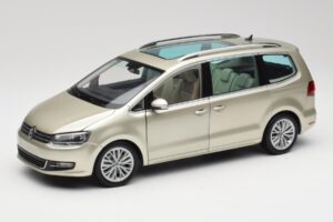 Volkswagen Sharan 7N Reflex Silver Metallic Minichamps 1:18 110051002 Diecast
