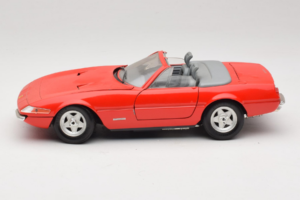 Ferrari 365 GTS/4 Spider Red Techno Giodi 1:18 40028-P1 Diecast - image 4 of 8